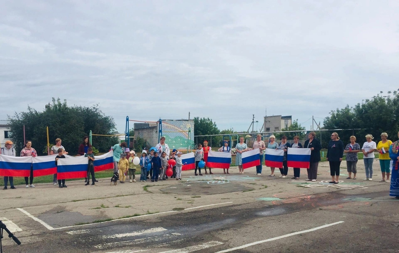 22 августа во всех городских и сельских поселениях Мелекесского района прошли торжественные мероприятия, посвящённые Дню Государственного флага Российской Федерации.