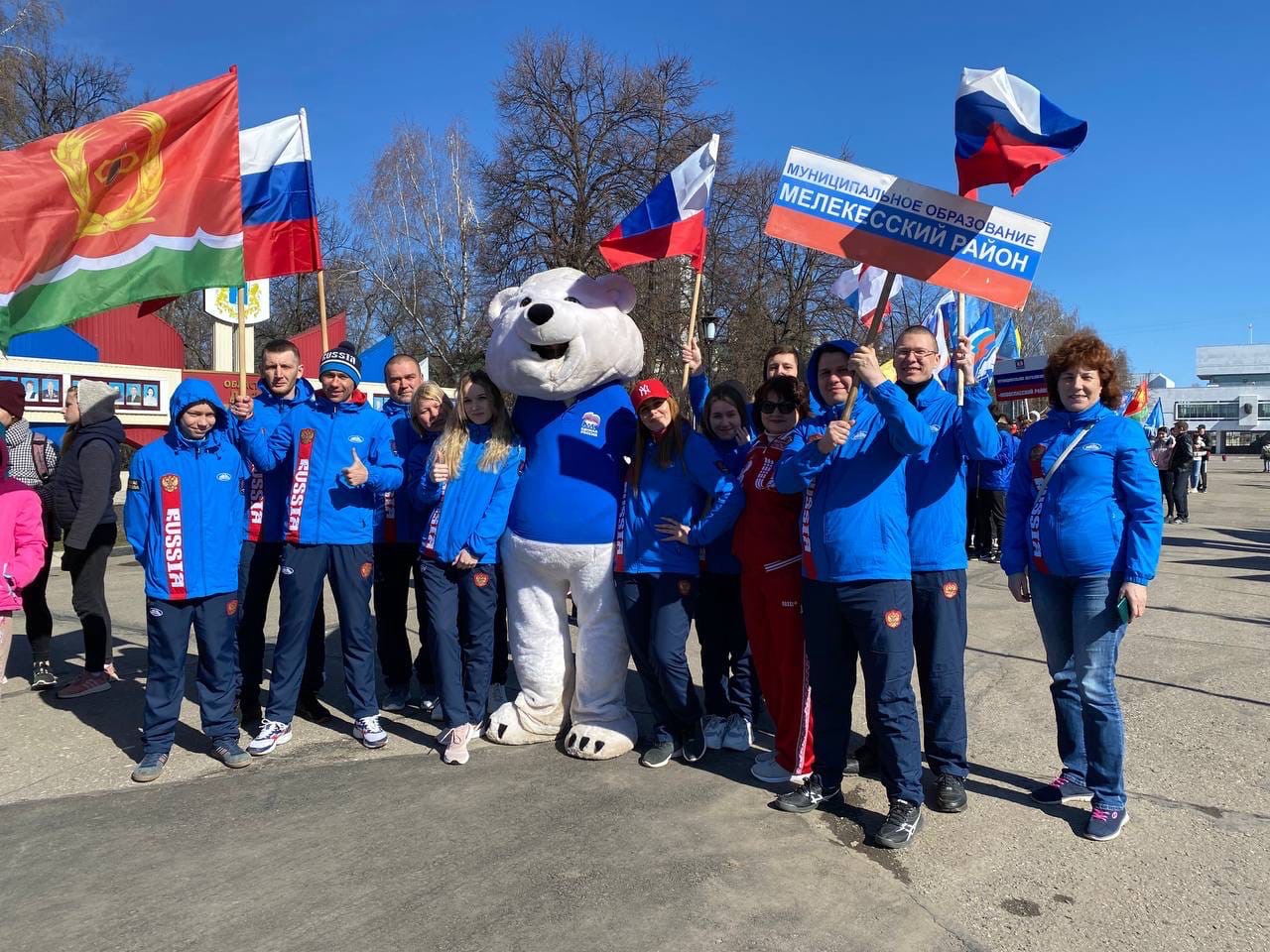 Поддерживаем наших ребят на областной легкоатлетической эстафете, которая проходит сегодня в Ульяновске