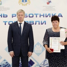 Председатель совета Тиинского потребительского общества Мелекесского района Антонина Кровикова получила высокую награду - знак губернатора «За трудовую доблесть»