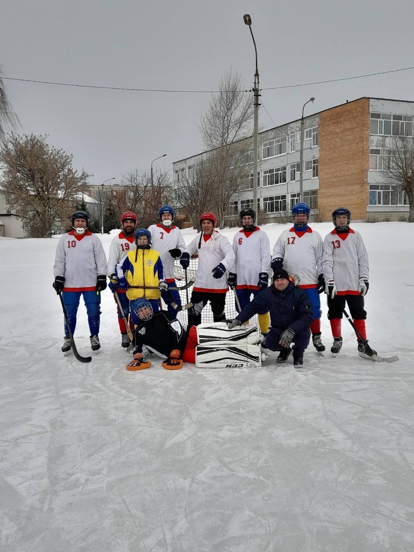 25 февраля в Мелекесском районе состоялся ежегодный районный чемпионат по хоккею с мячом , посвященный памяти В.А.Барышева