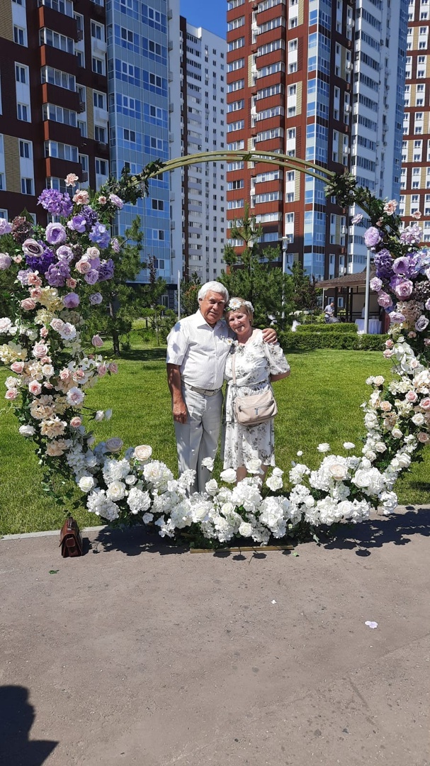 8 июля в день святых Петра и Февронии губернатор Ульяновской области Алексей Русских наградил за заслуги в укреплении института семьи и сохранение духовно-нравственных семейных традиций медалью «За любовь и Верность&amp;quot; семью Мороз Константина Владимировича.