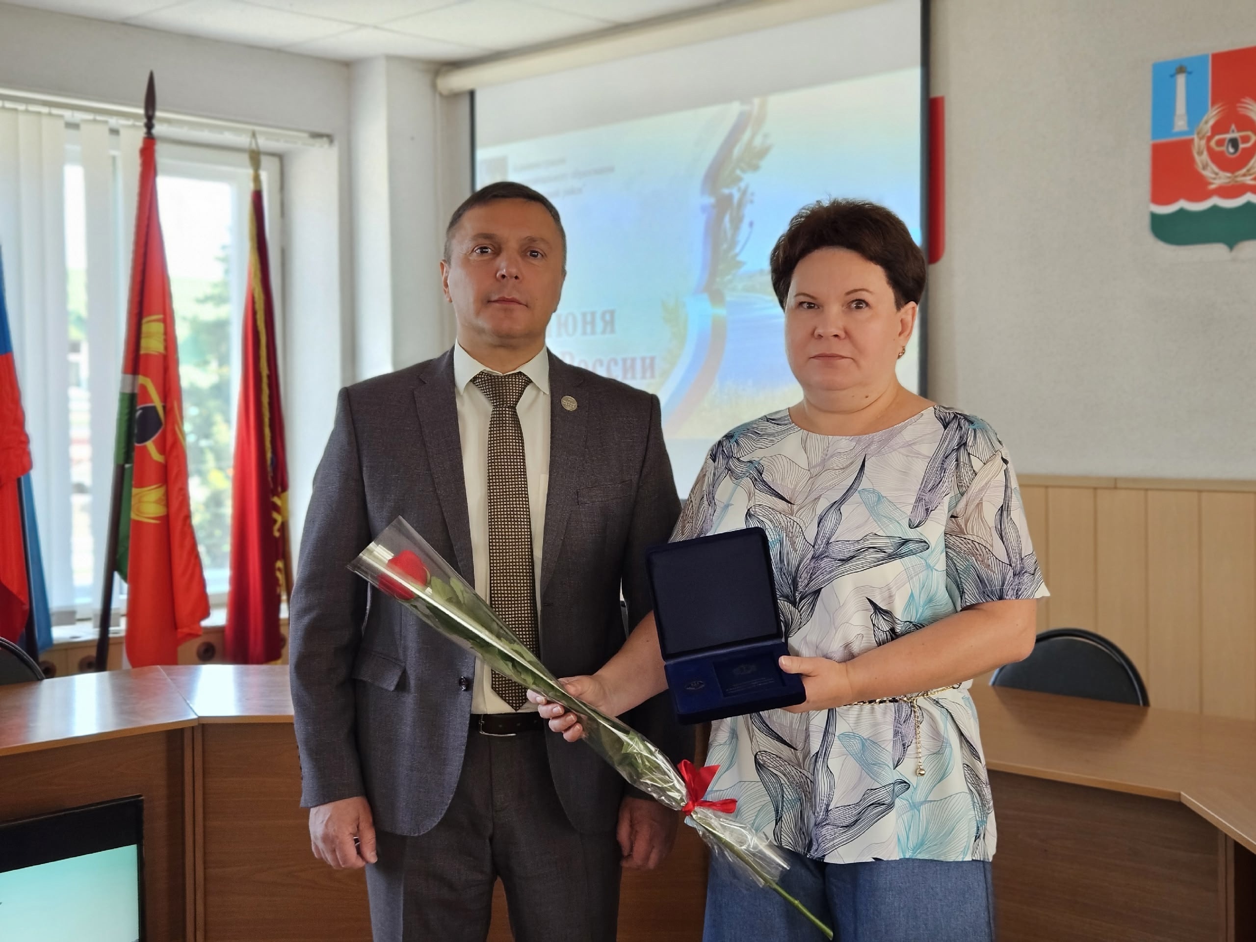Поздравили с наступающим Днём России.