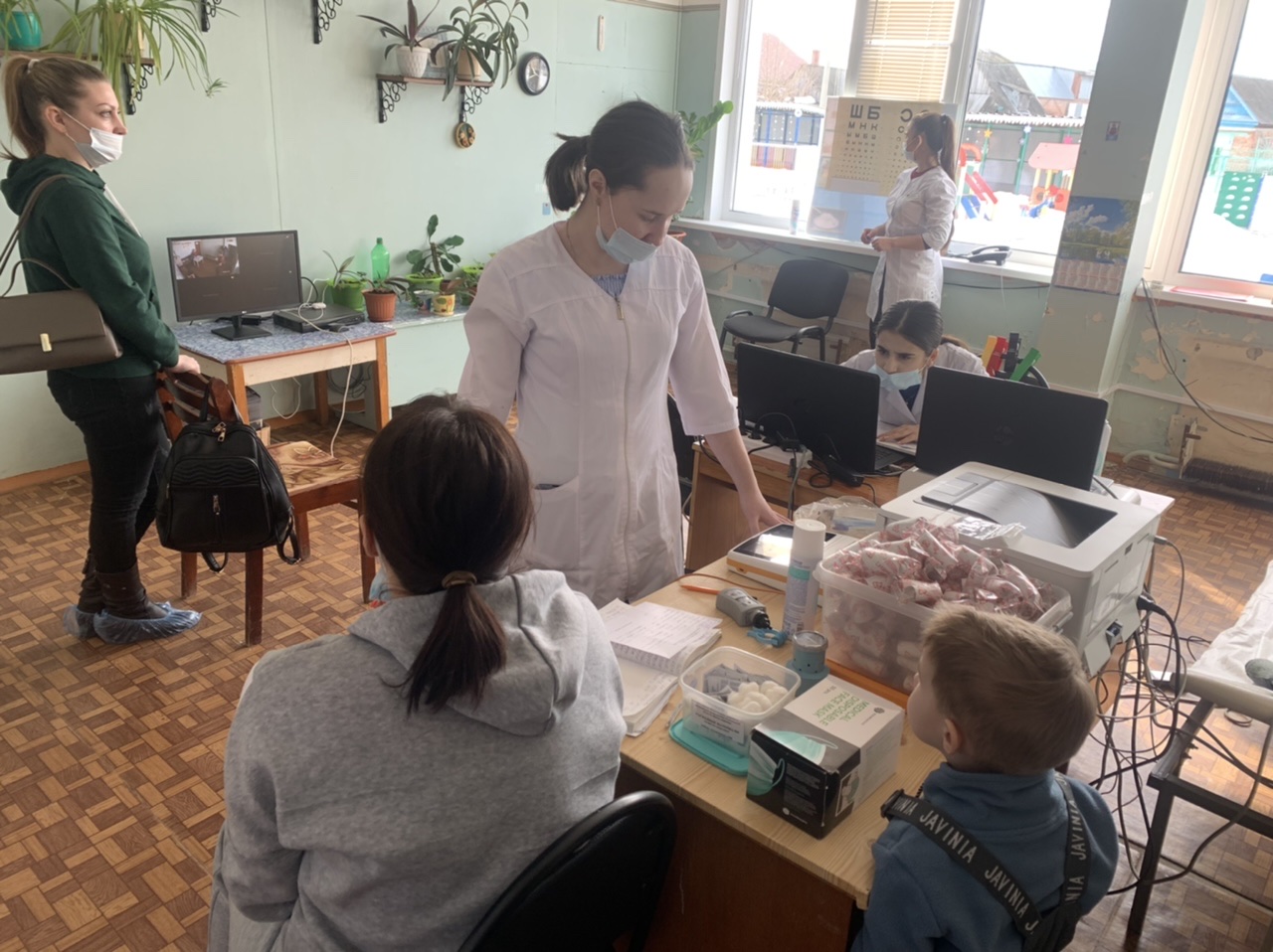16 марта жители с.Сабакаево прошли медицинское обследование в мобильном Центре здоровья, а также в мобильном флюорографическом кабинете..