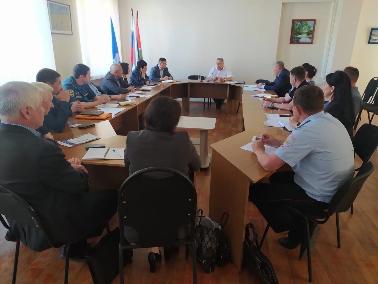 Сегодня провели заседание комиссии по предупреждению и ликвидации чрезвычайных ситуаций и обеспечению пожарной безопасности Мелекесского района..