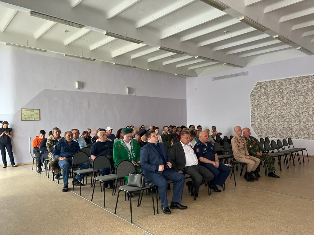 Сегодня Глава администрации Сергей Сандрюков принял участие во встрече с населением Мелекесского района.