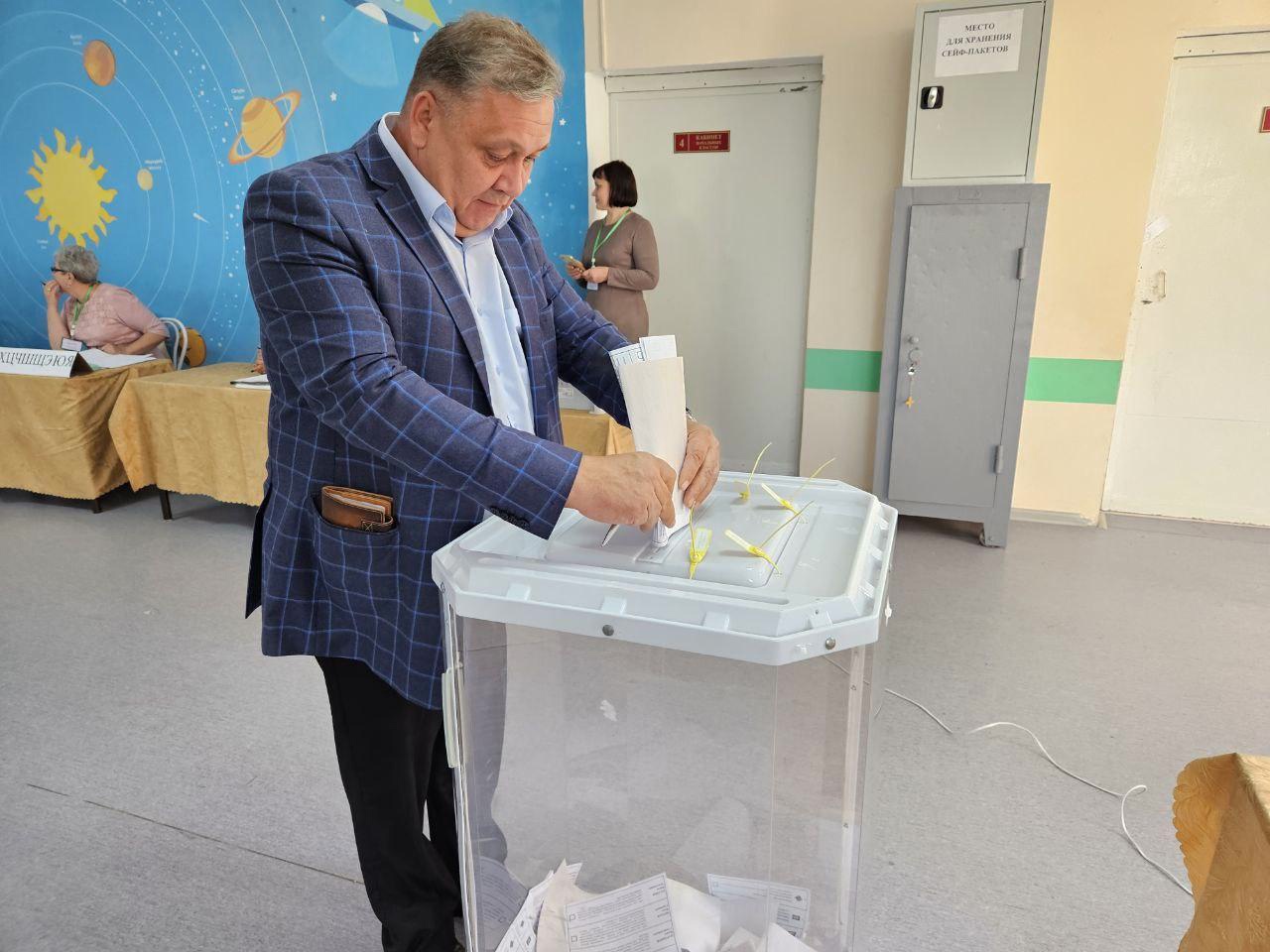 Глава администрации Мелекесского района Сергей Сандрюков проголосовал на выборах.
