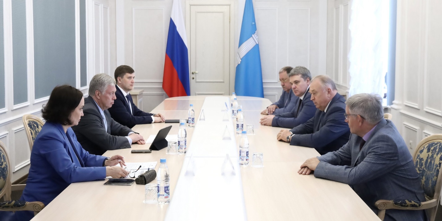 Губернатор Алексей Русских провёл встречу с Президентом Торгово-промышленной палаты РФ Сергеем Катыриным.