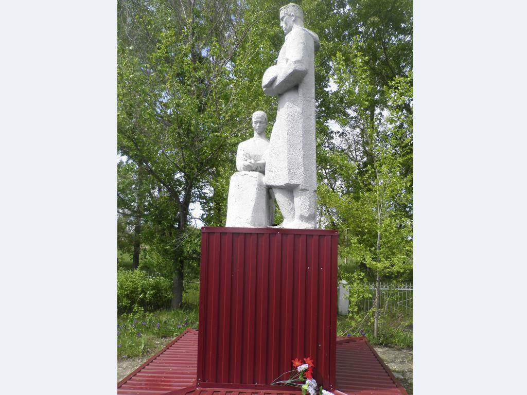 Памятник «Скорбящая мать», 1967 год.