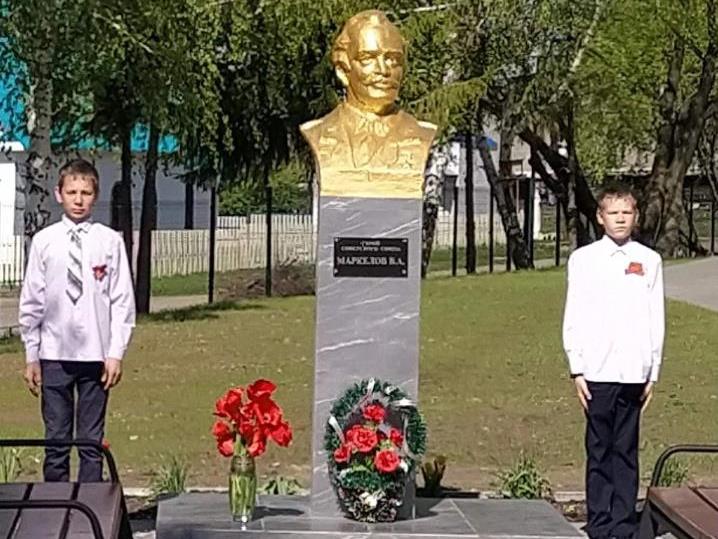 Памятник Герою Советского Союза Маркелову Владимиру Андреевичу, 2015 год.