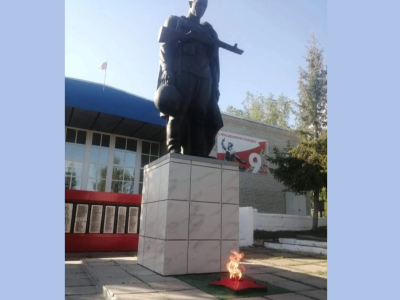 Памятник воинам Великой Отечественной Войны-«Скорбящий солдат», 1990 год.