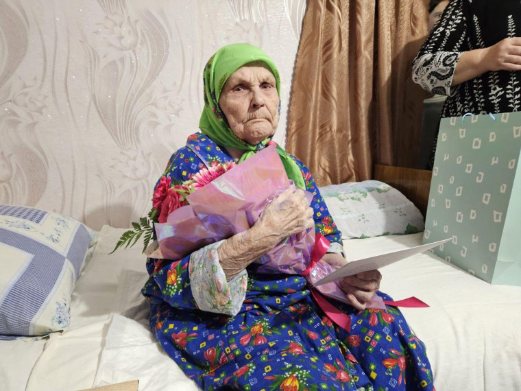 Поздравили с юбилеем. Поздравили с юбилеем.