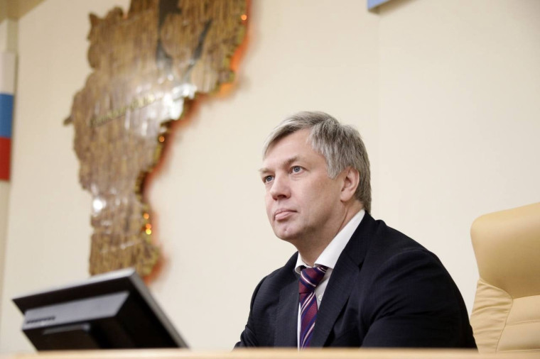 Губернатор Алексей Русских 20 апреля представил отчёт о работе за 2021 год перед депутатами Законодательного Собрания Ульяновской области.. Губернатор Алексей Русских 20 апреля представил отчёт о работе за 2021 год перед депутатами Законодательного Собрания Ульяновской области..
