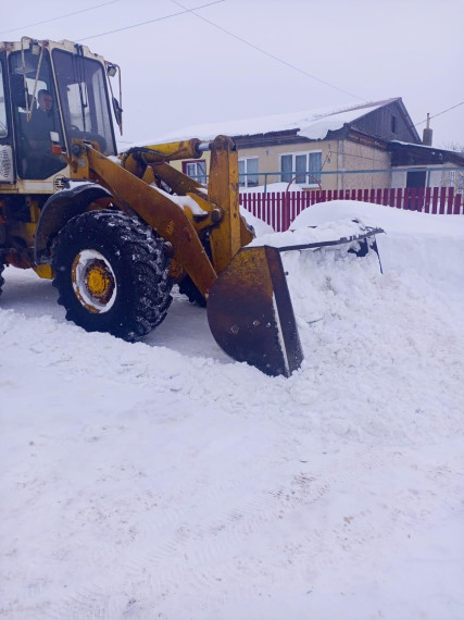 В Мелекесском районе ведется расчистка дорог после снегопада.